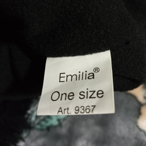 Emilia - Picture 3 of 3